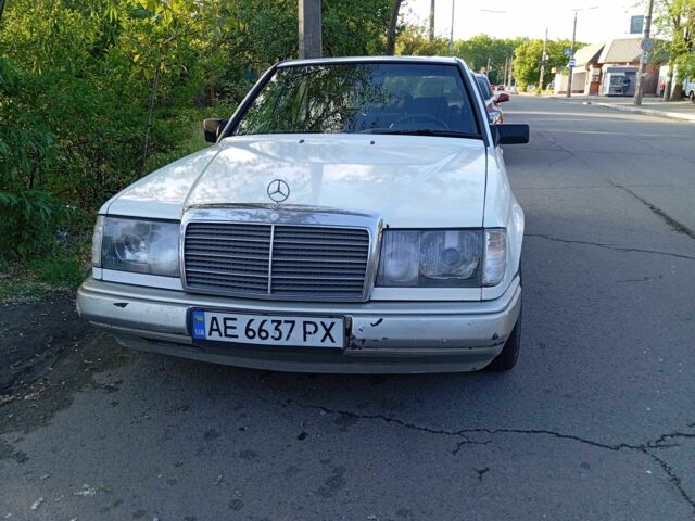 Білий Мерседес 200, об'ємом двигуна 2 л та пробігом 454 тис. км за 2000 $, фото 1 на Automoto.ua