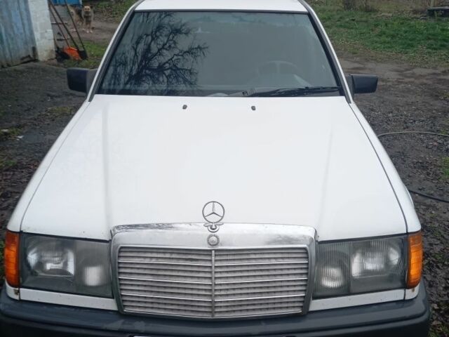 Белый Мерседес 200, объемом двигателя 2 л и пробегом 350 тыс. км за 1350 $, фото 1 на Automoto.ua