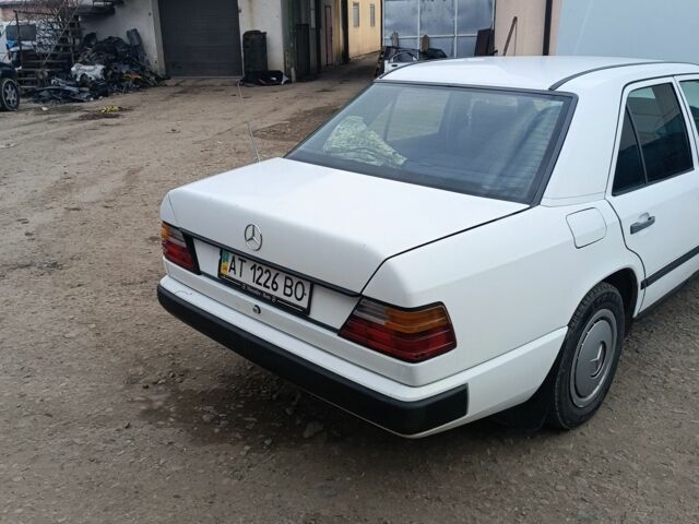 Білий Мерседес 200, об'ємом двигуна 2 л та пробігом 375 тис. км за 2100 $, фото 1 на Automoto.ua