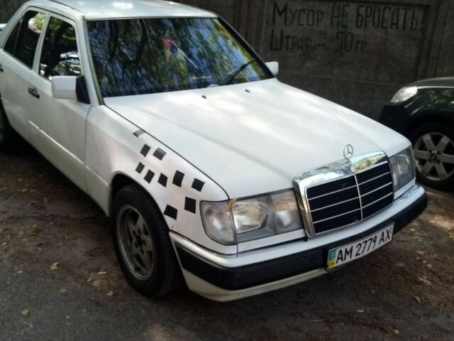 Белый Мерседес 200, объемом двигателя 2 л и пробегом 370 тыс. км за 1500 $, фото 1 на Automoto.ua