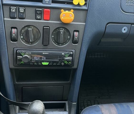 Белый Мерседес 200, объемом двигателя 2 л и пробегом 111 тыс. км за 1500 $, фото 1 на Automoto.ua