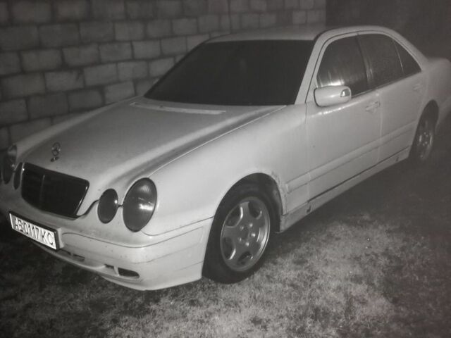 Белый Мерседес 200, объемом двигателя 2.1 л и пробегом 430 тыс. км за 2200 $, фото 1 на Automoto.ua