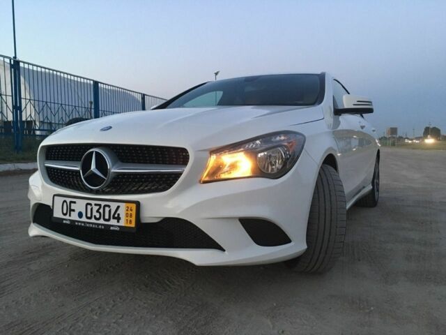 Белый Мерседес 200, объемом двигателя 1.8 л и пробегом 210 тыс. км за 15000 $, фото 1 на Automoto.ua