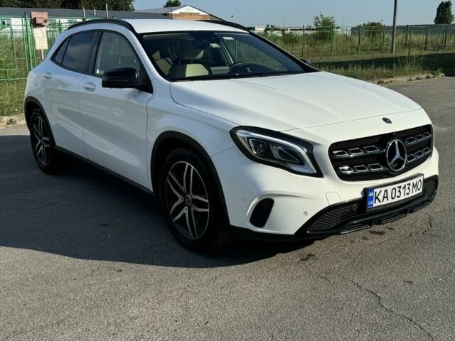 Белый Мерседес 200, объемом двигателя 2.1 л и пробегом 164 тыс. км за 23999 $, фото 1 на Automoto.ua