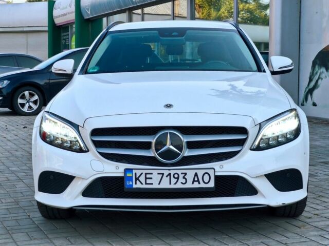 Білий Мерседес 200, об'ємом двигуна 1.6 л та пробігом 240 тис. км за 15800 $, фото 1 на Automoto.ua