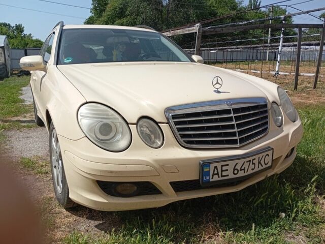 Бежевый Мерседес 200, объемом двигателя 2.1 л и пробегом 280 тыс. км за 6000 $, фото 1 на Automoto.ua