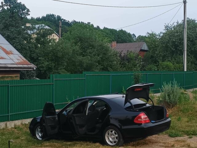 Черный Мерседес 200, объемом двигателя 0 л и пробегом 240 тыс. км за 5000 $, фото 1 на Automoto.ua