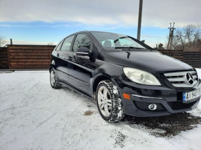 Чорний Мерседес 200, об'ємом двигуна 2 л та пробігом 222 тис. км за 8500 $, фото 1 на Automoto.ua