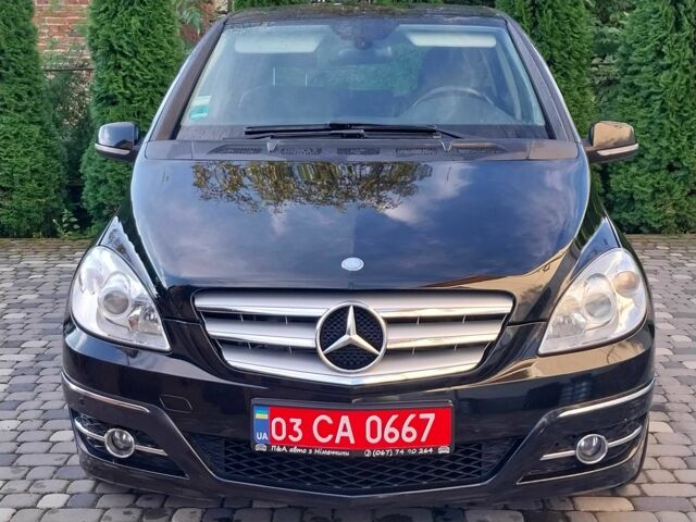 Чорний Мерседес 200, об'ємом двигуна 2 л та пробігом 182 тис. км за 7700 $, фото 1 на Automoto.ua