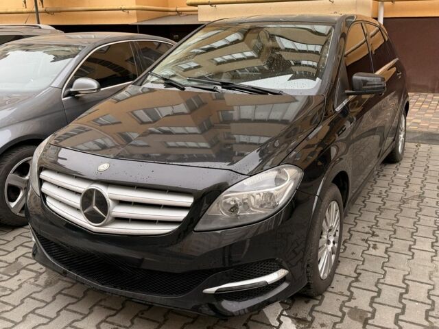 Чорний Мерседес 200, об'ємом двигуна 2 л та пробігом 264 тис. км за 9900 $, фото 1 на Automoto.ua