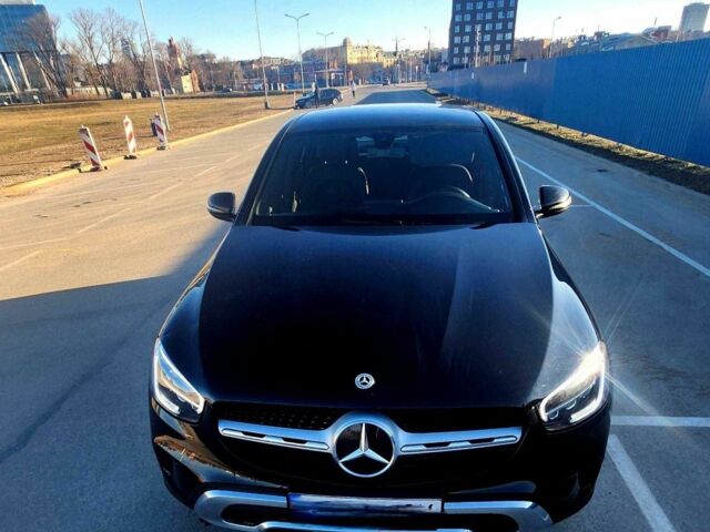 Черный Мерседес 200, объемом двигателя 2 л и пробегом 27 тыс. км за 47700 $, фото 1 на Automoto.ua