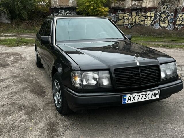 Чорний Мерседес 200, об'ємом двигуна 2 л та пробігом 458 тис. км за 4500 $, фото 1 на Automoto.ua