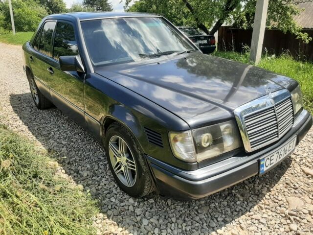 Черный Мерседес 200, объемом двигателя 2 л и пробегом 320 тыс. км за 2399 $, фото 1 на Automoto.ua