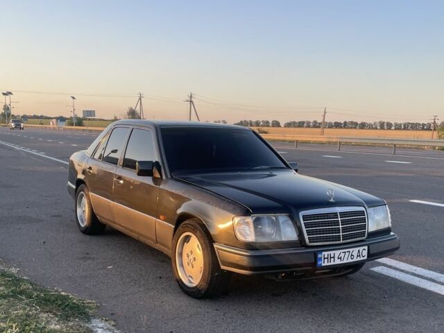 Чорний Мерседес 200, об'ємом двигуна 2 л та пробігом 350 тис. км за 3000 $, фото 1 на Automoto.ua