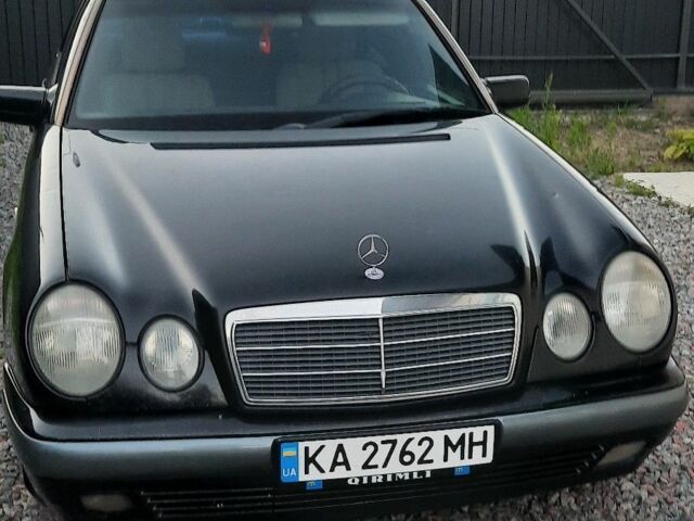 Чорний Мерседес 200, об'ємом двигуна 2 л та пробігом 450 тис. км за 3100 $, фото 1 на Automoto.ua