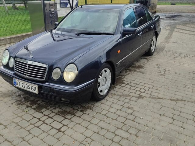 Черный Мерседес 200, объемом двигателя 2.2 л и пробегом 370 тыс. км за 2750 $, фото 1 на Automoto.ua