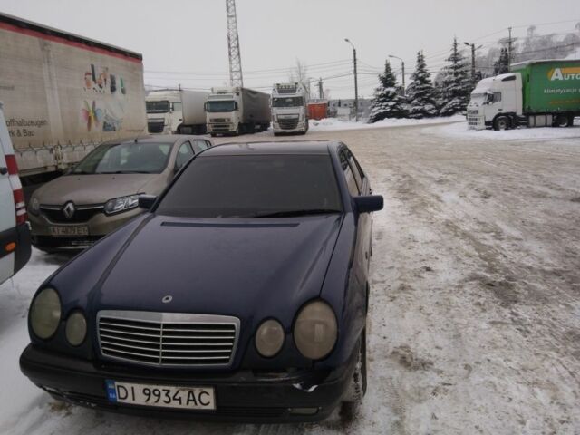 Черный Мерседес 200, объемом двигателя 2.4 л и пробегом 350 тыс. км за 3500 $, фото 1 на Automoto.ua