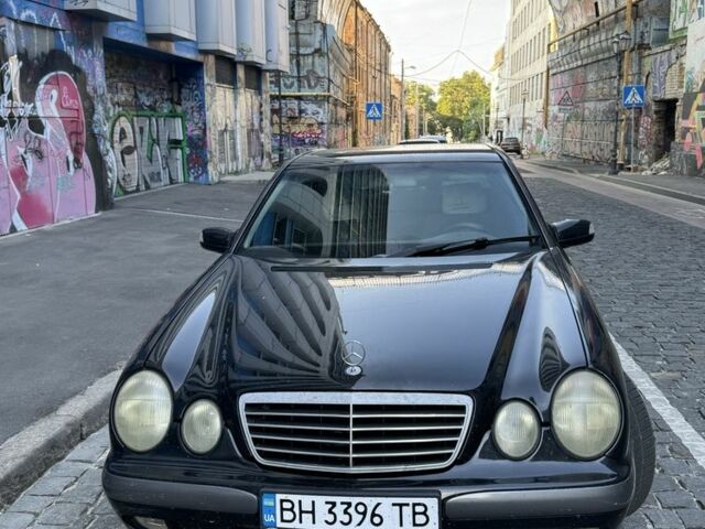 Черный Мерседес 200, объемом двигателя 2 л и пробегом 340 тыс. км за 4725 $, фото 1 на Automoto.ua