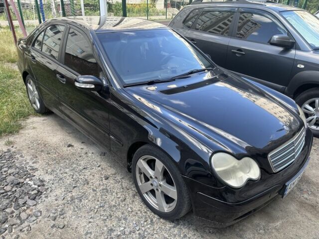 Черный Мерседес 200, объемом двигателя 2 л и пробегом 322 тыс. км за 4000 $, фото 1 на Automoto.ua