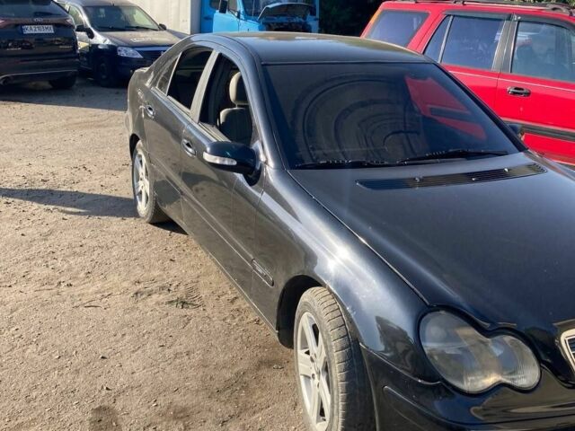 Черный Мерседес 200, объемом двигателя 2.2 л и пробегом 250 тыс. км за 3800 $, фото 1 на Automoto.ua