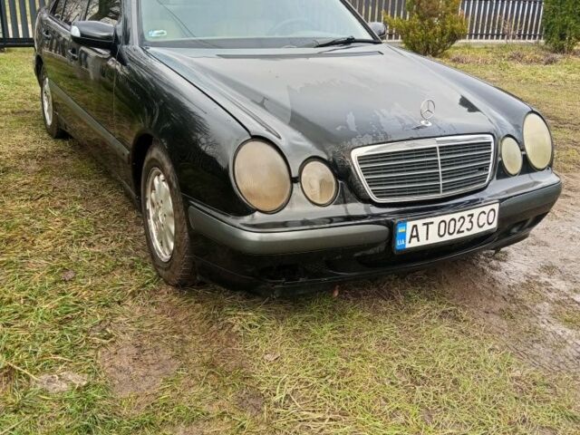 Черный Мерседес 200, объемом двигателя 2.1 л и пробегом 400 тыс. км за 1800 $, фото 1 на Automoto.ua