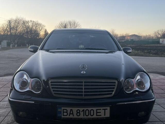 Чорний Мерседес 200, об'ємом двигуна 1.8 л та пробігом 280 тис. км за 4999 $, фото 1 на Automoto.ua