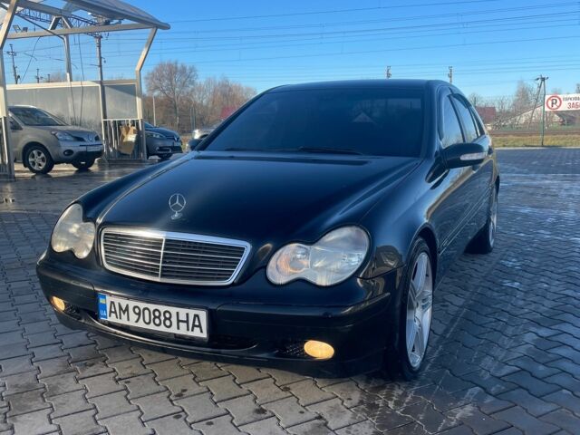 Чорний Мерседес 200, об'ємом двигуна 2.1 л та пробігом 300 тис. км за 4950 $, фото 1 на Automoto.ua