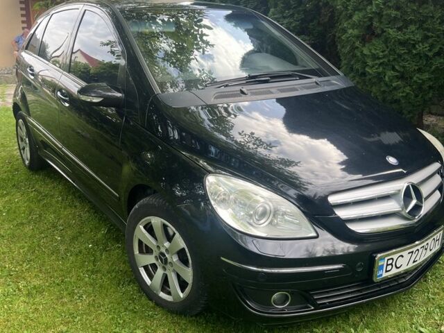 Черный Мерседес 200, объемом двигателя 2 л и пробегом 260 тыс. км за 6700 $, фото 1 на Automoto.ua