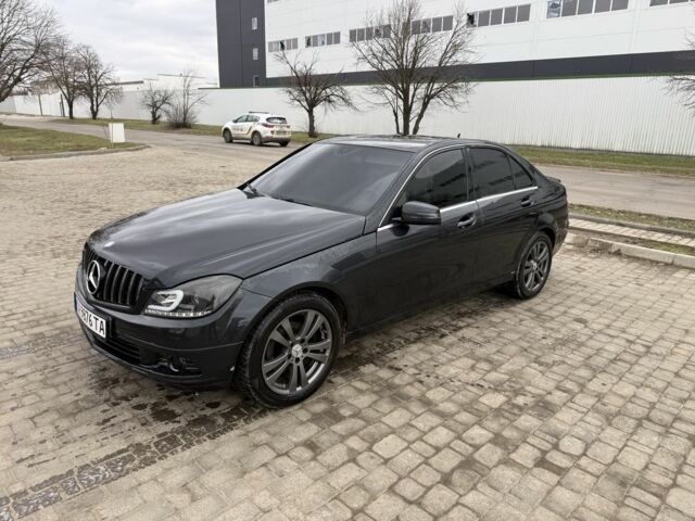 Чорний Мерседес 200, об'ємом двигуна 1.8 л та пробігом 290 тис. км за 8000 $, фото 1 на Automoto.ua