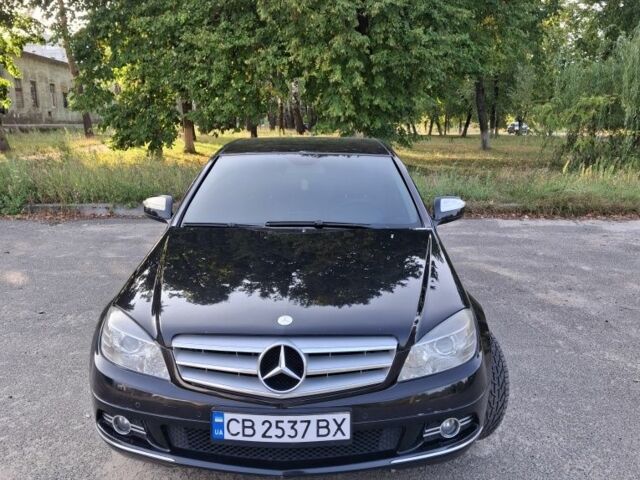 Черный Мерседес 200, объемом двигателя 2.1 л и пробегом 347 тыс. км за 7700 $, фото 1 на Automoto.ua