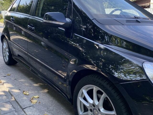 Черный Мерседес 200, объемом двигателя 2 л и пробегом 320 тыс. км за 6900 $, фото 1 на Automoto.ua