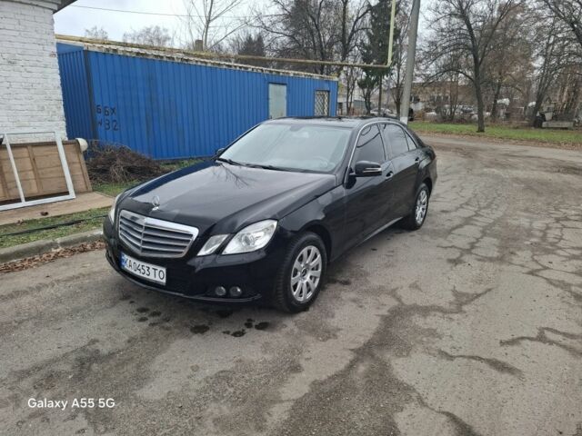 Чорний Мерседес 200, об'ємом двигуна 2.1 л та пробігом 467 тис. км за 11200 $, фото 1 на Automoto.ua