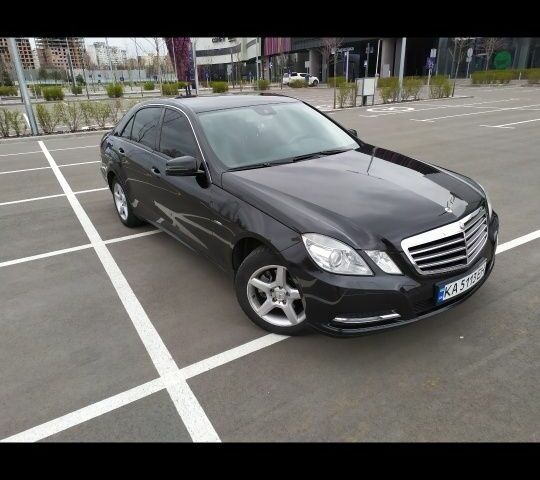 Черный Мерседес 200, объемом двигателя 1.8 л и пробегом 330 тыс. км за 9400 $, фото 1 на Automoto.ua