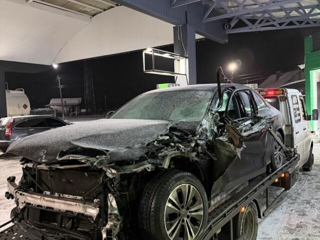 Черный Мерседес 200, объемом двигателя 2 л и пробегом 360 тыс. км за 11000 $, фото 1 на Automoto.ua