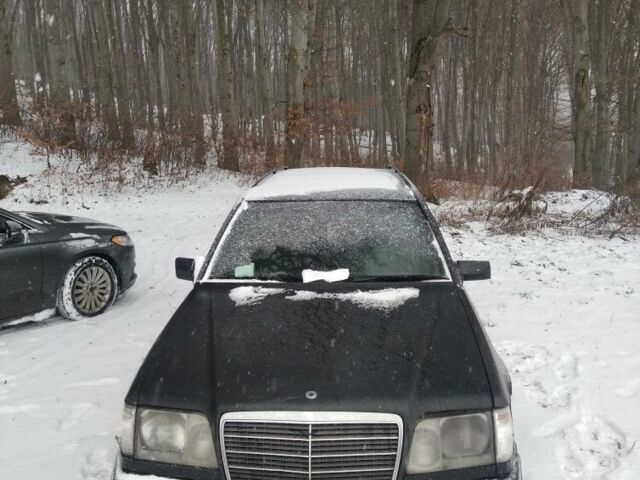 Чорний Мерседес 200, об'ємом двигуна 2 л та пробігом 512 тис. км за 1000 $, фото 1 на Automoto.ua