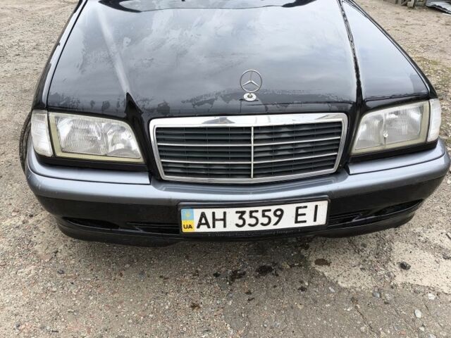 Черный Мерседес 200, объемом двигателя 2 л и пробегом 431 тыс. км за 3300 $, фото 1 на Automoto.ua