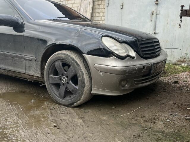 Черный Мерседес 200, объемом двигателя 2.1 л и пробегом 3 тыс. км за 2800 $, фото 1 на Automoto.ua