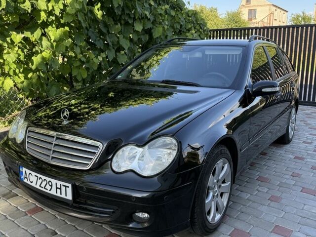 Чорний Мерседес 200, об'ємом двигуна 2.1 л та пробігом 320 тис. км за 5707 $, фото 1 на Automoto.ua