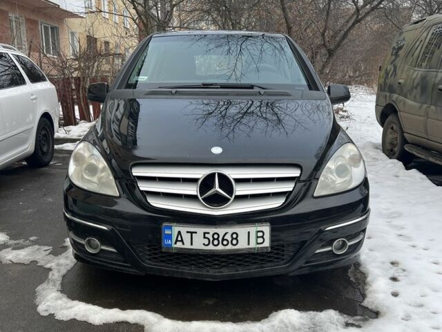 Черный Мерседес 200, объемом двигателя 2 л и пробегом 219 тыс. км за 7100 $, фото 1 на Automoto.ua