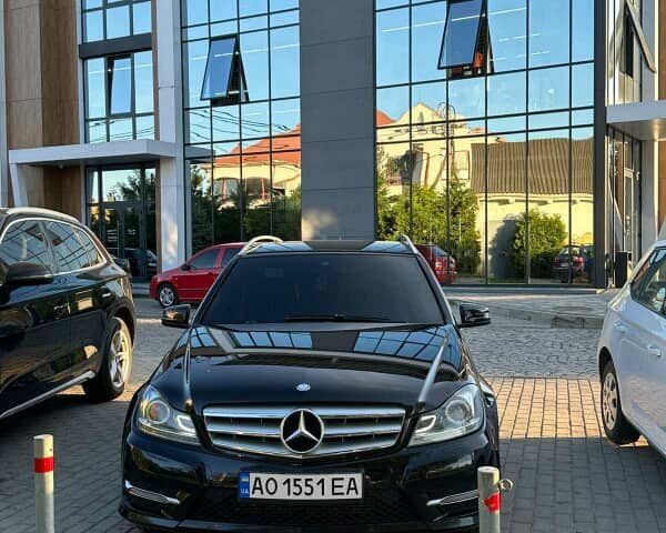 Черный Мерседес 200, объемом двигателя 2.1 л и пробегом 299 тыс. км за 10350 $, фото 1 на Automoto.ua