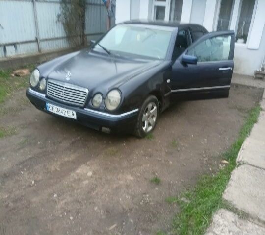 Мерседес 200 1998 в Черновцах на Automoto.ua Фиолетовый Мерседес 200, объемом двигателя 2 л и пробегом 301 тыс. км за 1850 $, фото 1 на Automoto.ua