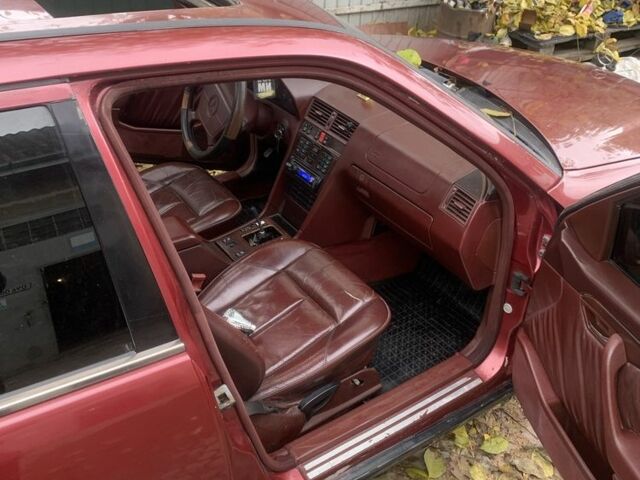 Красный Мерседес 200, объемом двигателя 2.5 л и пробегом 3 тыс. км за 3000 $, фото 1 на Automoto.ua