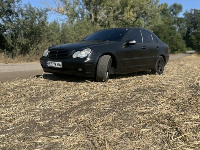 Мерседес 200, об'ємом двигуна 2.2 л та пробігом 221 тис. км за 5000 $, фото 1 на Automoto.ua