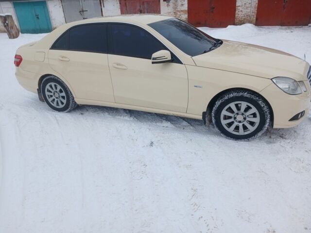 Желтый Мерседес 200, объемом двигателя 2.1 л и пробегом 513 тыс. км за 9300 $, фото 1 на Automoto.ua