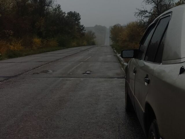 Сірий Мерседес 200, об'ємом двигуна 2.3 л та пробігом 350 тис. км за 1150 $, фото 1 на Automoto.ua