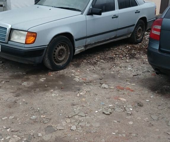 Серый Мерседес 200, объемом двигателя 2 л и пробегом 1 тыс. км за 1490 $, фото 1 на Automoto.ua