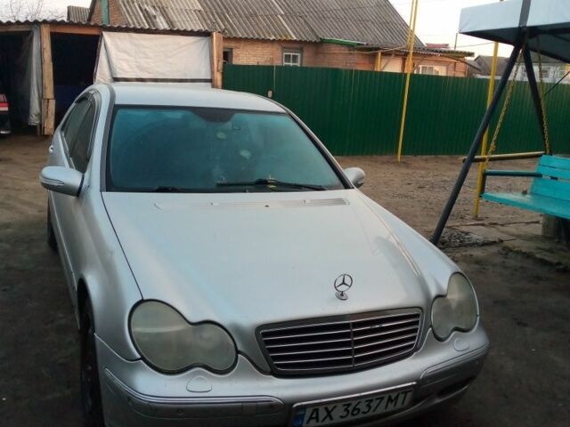 Серый Мерседес 200, объемом двигателя 2 л и пробегом 300 тыс. км за 2300 $, фото 1 на Automoto.ua