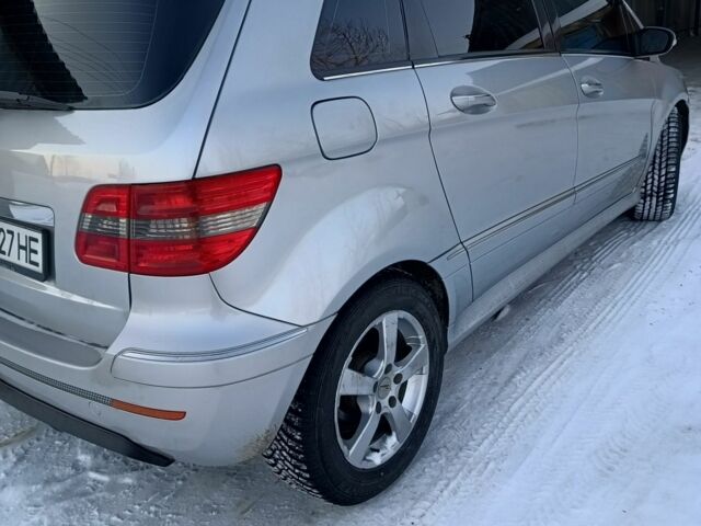 Серый Мерседес 200, объемом двигателя 2 л и пробегом 333 тыс. км за 6500 $, фото 1 на Automoto.ua