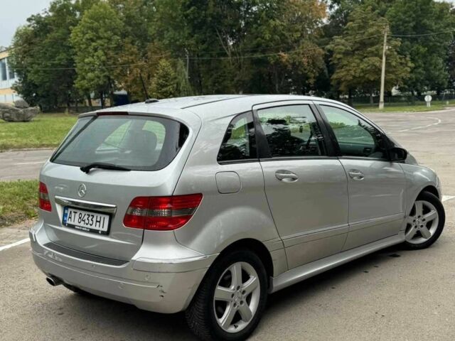 Серый Мерседес 200, объемом двигателя 2 л и пробегом 282 тыс. км за 4200 $, фото 1 на Automoto.ua