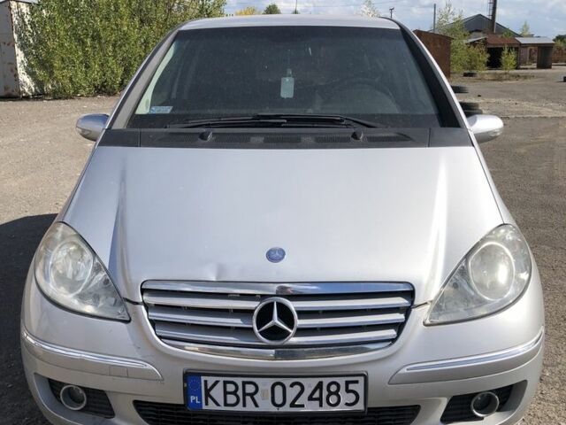 Сірий Мерседес 200, об'ємом двигуна 0 л та пробігом 380 тис. км за 2309 $, фото 1 на Automoto.ua